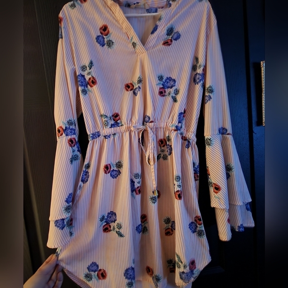 Soo cute Hint of blush baby pink flower dress.. - Picture 4 of 8